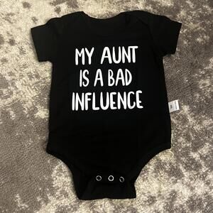 Unisex Baby Black Short Sleeve Aunt Theme Onesie 9 Months (NEW)
